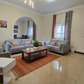 Luxury 2BR Apartment, 3 Baths, 10 Min to Airport