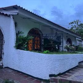 Templo Verde Eco hostal, hotel in Minca