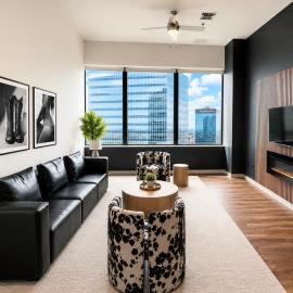 Downtown Dallas Penthouse with City Views, Free Parking, Gym & Pool