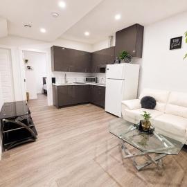 Cozy & Modern Guest Suite-Minutes away from Lake!, hotel in Chestermere