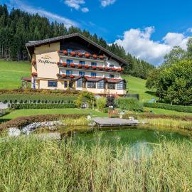 Berghotel Presslauer, hotel di Jenig