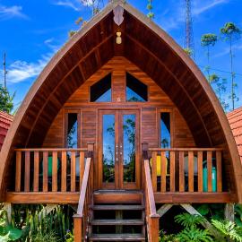 The Parabon Land Glamping & Cottage Pangalengan RedPartner, hotel i Palayangan