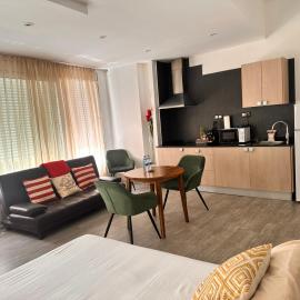 Apartaments IRI, hotel in Pineda de Mar