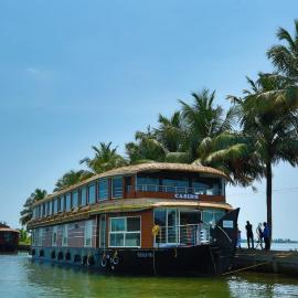 Hills & Cruise Luxury Houseboats