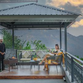 ELIVAAS Bask and Blessings Mist Suites with Private Balcony, hotell i Dagshai