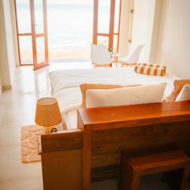 Mi Casa Coastal Villa - Family Room with Sea View, Hotel in Akurala