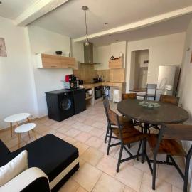 Vous viendrez vivre ici 4 pièces L'Olivier Garage à moto, hôtel à Riez