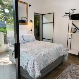 16 st Johns - Studio 2, hotel in Port Shepstone
