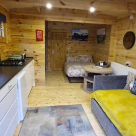 Birdsong lodge Dog Friendly Nr Sutton on Sea, hotel in Sutton on Sea