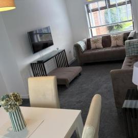 Ayr 2-Bed House Sleeps 4 with Garden & Parking, khách sạn ở Ayr