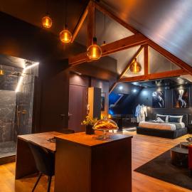 Loveroom Lorient - Balnéo 2 places, Cinéma Privé & Tantra، فندق في لوريان
