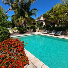 Villa Auralis - Piscine chauffée, clim, plage à pied, hotel in Bandol