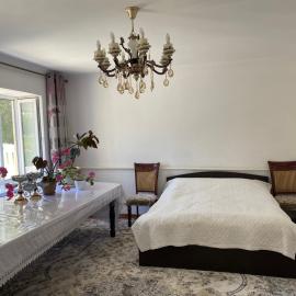 Daniel GUEST HOUSE, Hotel in Toktogul