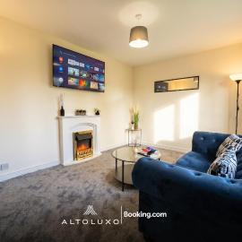 The Jungle Comfy & Spacious 3BR by AltoLuxo Short Lets & Serviced Accommodation With Free WiFi & Parking
