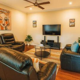 KozyGuru | Richmond | Stylish 3-Bedroom City Gem، فندق في Keswick