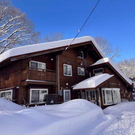 Polar Bear 藏王白熊民宿, hotel in Kaminoyama