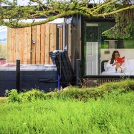 Umry-Calm Farm Stays, hotel in Feeny