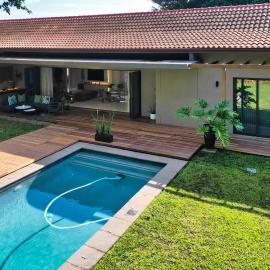 CasaDulce Zimbali- Exquisite 4 bedroom home with expansive yard and pool, hotel in Ballito