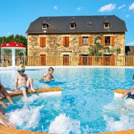 Camping les Rives d'Olt et d'Aubrac, hotel a Saint-Geniez-dʼOlt