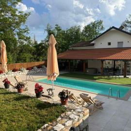 Villa Atanis, hotel v destinácii Mirkovci