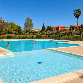 Cozy 2-room apartment with a pool, beach 8 min away!