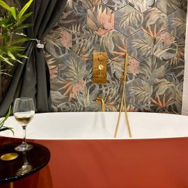 Romantic Boutique Cottage with pink roll-top bath-Hastings Old Town, hotel in Hastings