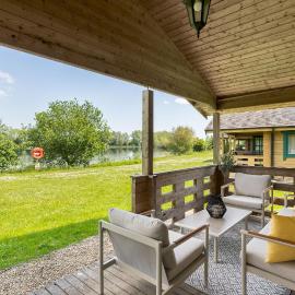 Scandanavian Lakeside cabin Sleeps 4 Parking - Pass the Keys