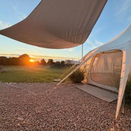 Lisinj Sky Glamping, hotel sa Bar