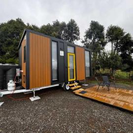The Dairy and Pines Tiny house by Tiny Away, hotel v destinácii Shadforth