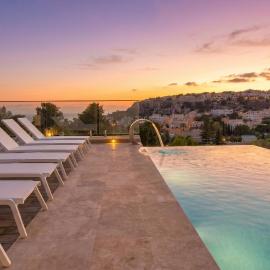 Villa Ghea - Indoor Jacuzzi Pool, Sauna and Games Room