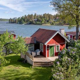 Traditional Archipelago House Waterfront Sauna, Hotel in Laggarsvik