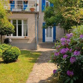 Maison familiale en centre bourg, hotel en Ahun