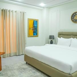Premium 1BHK Luxury Stay with Private Pool Access, hotel a Rawalpindi