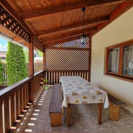 Akácpatak Vendégház, hotel in Lupeni