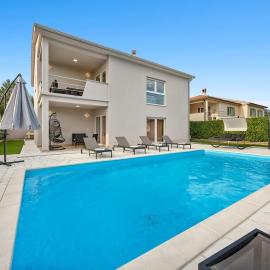 Villa LanaB - Private Pool - by Istrabook