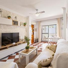 Coqueto apartamento céntrico con terraza y parking