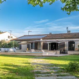 Villa 3 Chambres Provençale avec piscine au calme absolu, hotel en Maillane