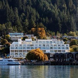 Crowne Plaza Queenstown by IHG، فندق في كوينزتاون