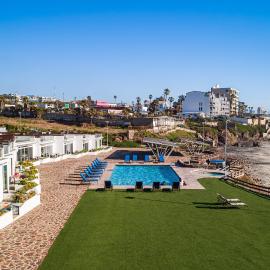 Dog-Friendly Beach Haven with Heated Pool, Hot Tub, Kitchenette, Patio, AC، فندق في روزاريتو