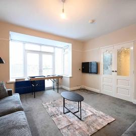 Large 4bedr House Newcastle With Garden & Parking