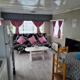 Mobilhome empl 28, hotel in Saint-Martin-aux-Buneaux