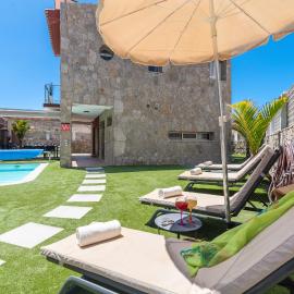 Villa Chil - Luxury with heated pool and BBQ