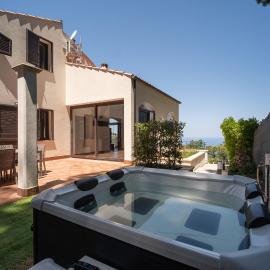 Breathtaking Sea Views & Jacuzzi in Cefalù, hotel a Cefalù