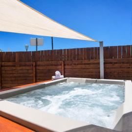 Villa Lilienne - Serene Private Jacuzzi Retreat