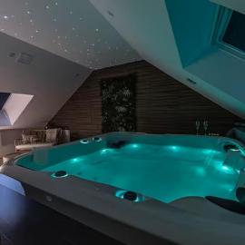 Bulle d'Evasion Jacuzzi Love room, Hotel in Vesoul