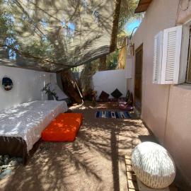 Bedro Private Garden Studio & Outdoor Lounge 1 Min to Sea, hotel in Dahab