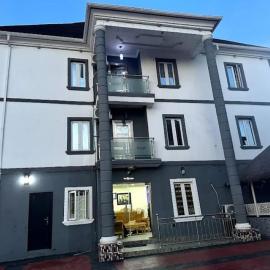 Mountaintop Hotel, khách sạn ở Ikeja