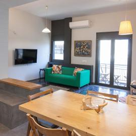 Piraeus में, होटल Brand-New Spacious 3 Bd Apt in Piraeus