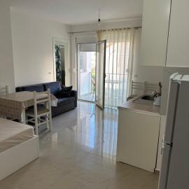 Leo Apartments