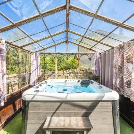 Le Cocon - Grospierres, hotell sihtkohas Grospierres